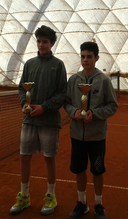 Jovan Vučić i Dušan Obradović, finalisti Dvoranskog prvenstva Vojvodine u tenisu do 14 godina 2015, TK Elite