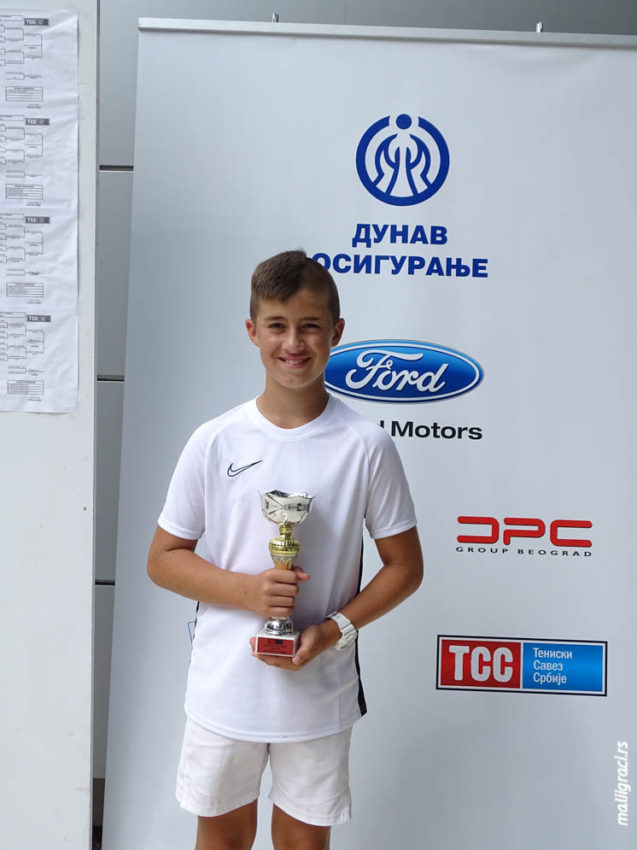 Вања Николић