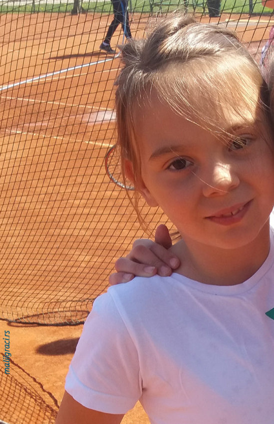 Миа Николић