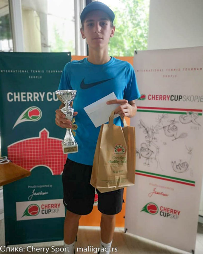 Стефан Новковски