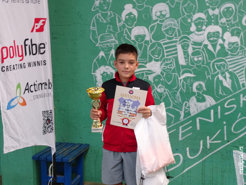 Виктор Вишнић