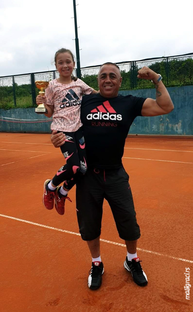 Mala teniserka Mia Rakić, Dragan Rakić, Teniski klub Haron Beograd